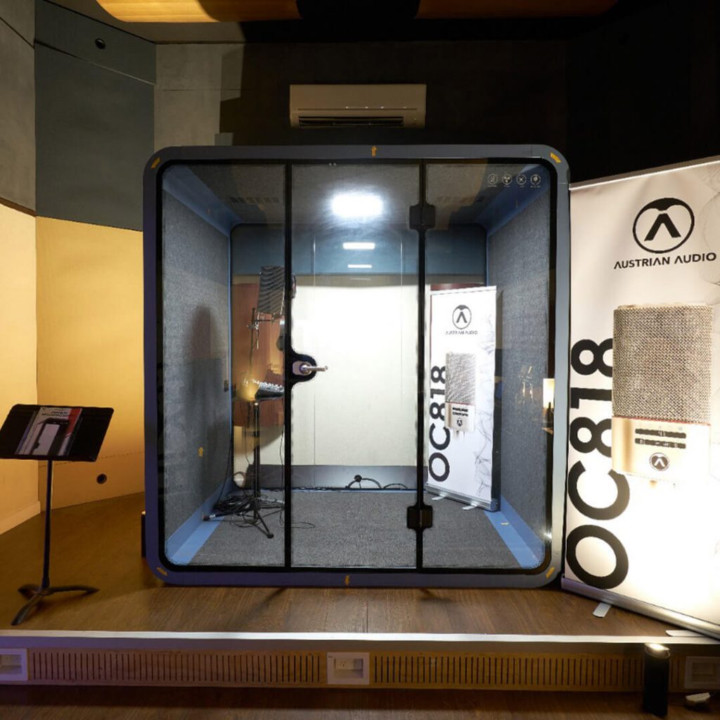 The x-large black office privacy pod is placed in showroom